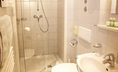 Hotel Am Ostpark 3*