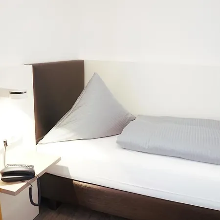 Am Ostpark 3* נויביברג